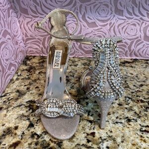 BADGLEY MISCHKA dressy strap heels